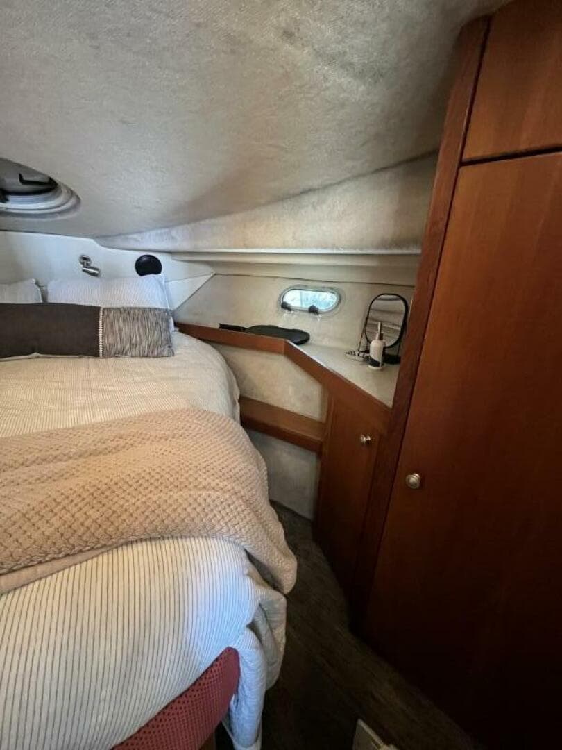 1996 Bayliner 3788 Command Bridge — photo 32