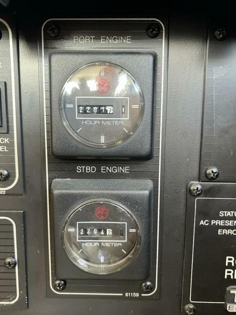 1996 Bayliner 3788 Command Bridge — photo 44