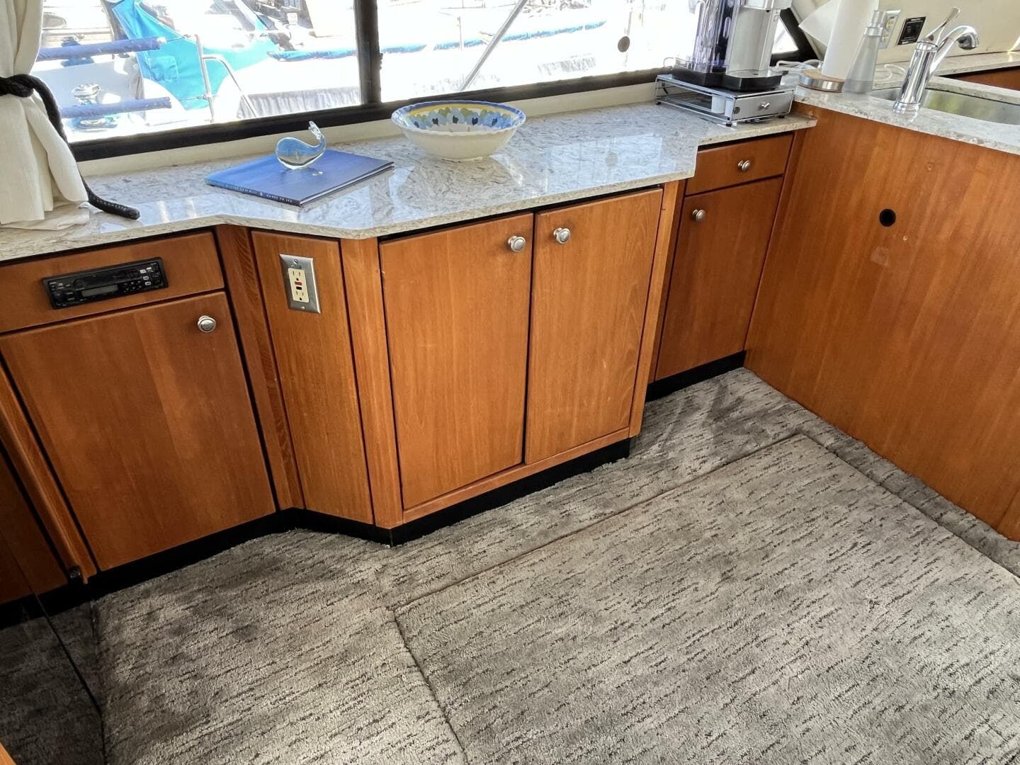 1996 Bayliner 3788 Command Bridge — photo 17