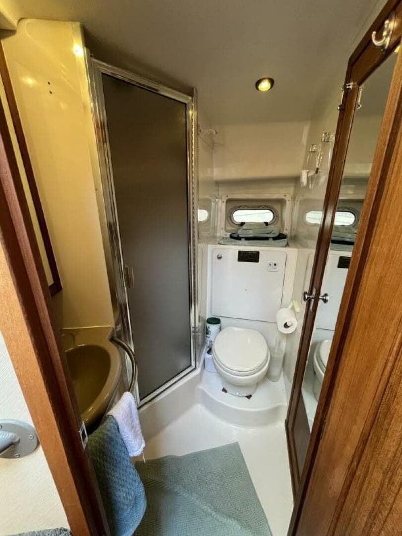 1996 Bayliner 3788 Command Bridge — photo 24