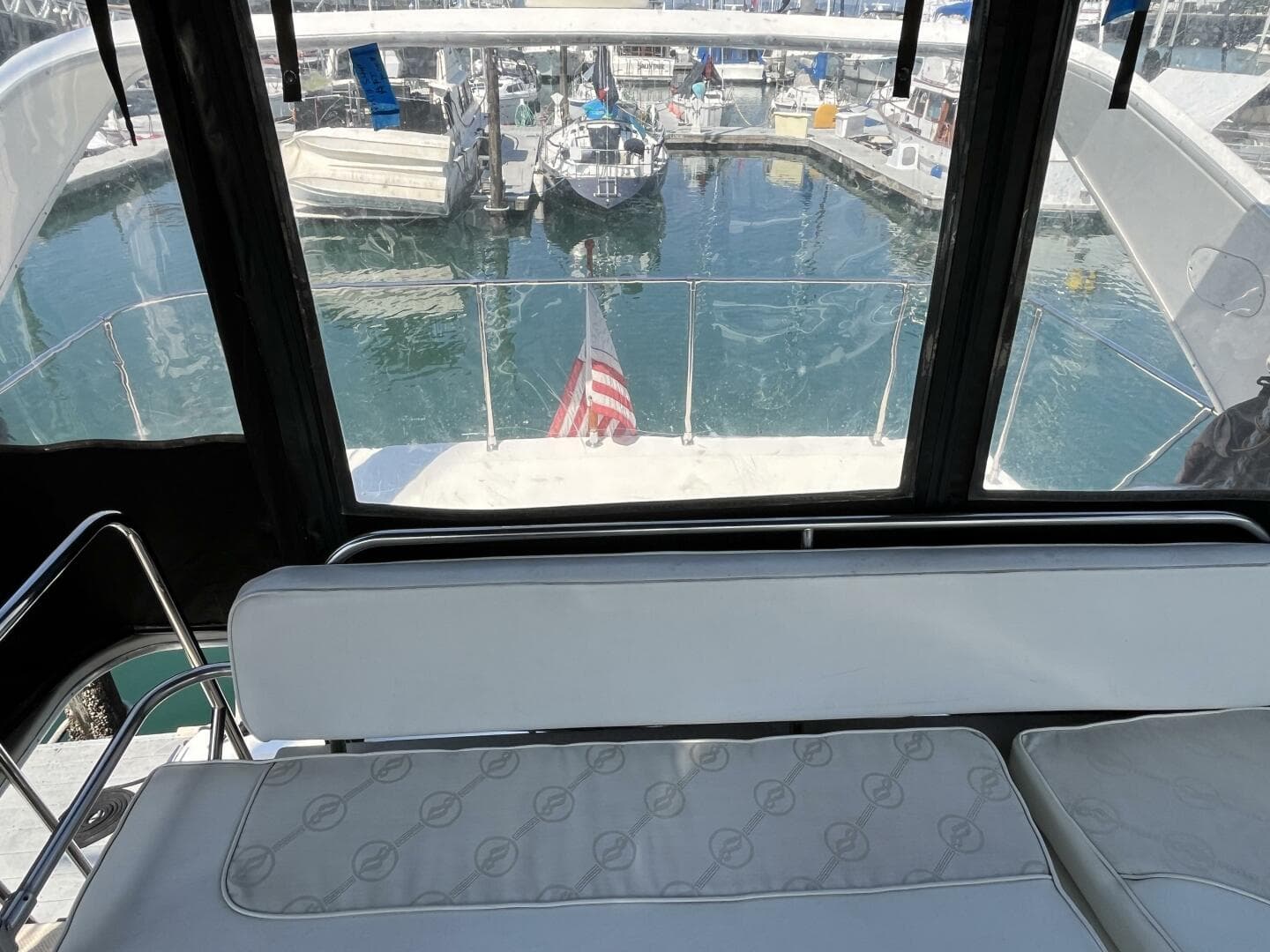 1996 Bayliner 3788 Command Bridge — photo 8