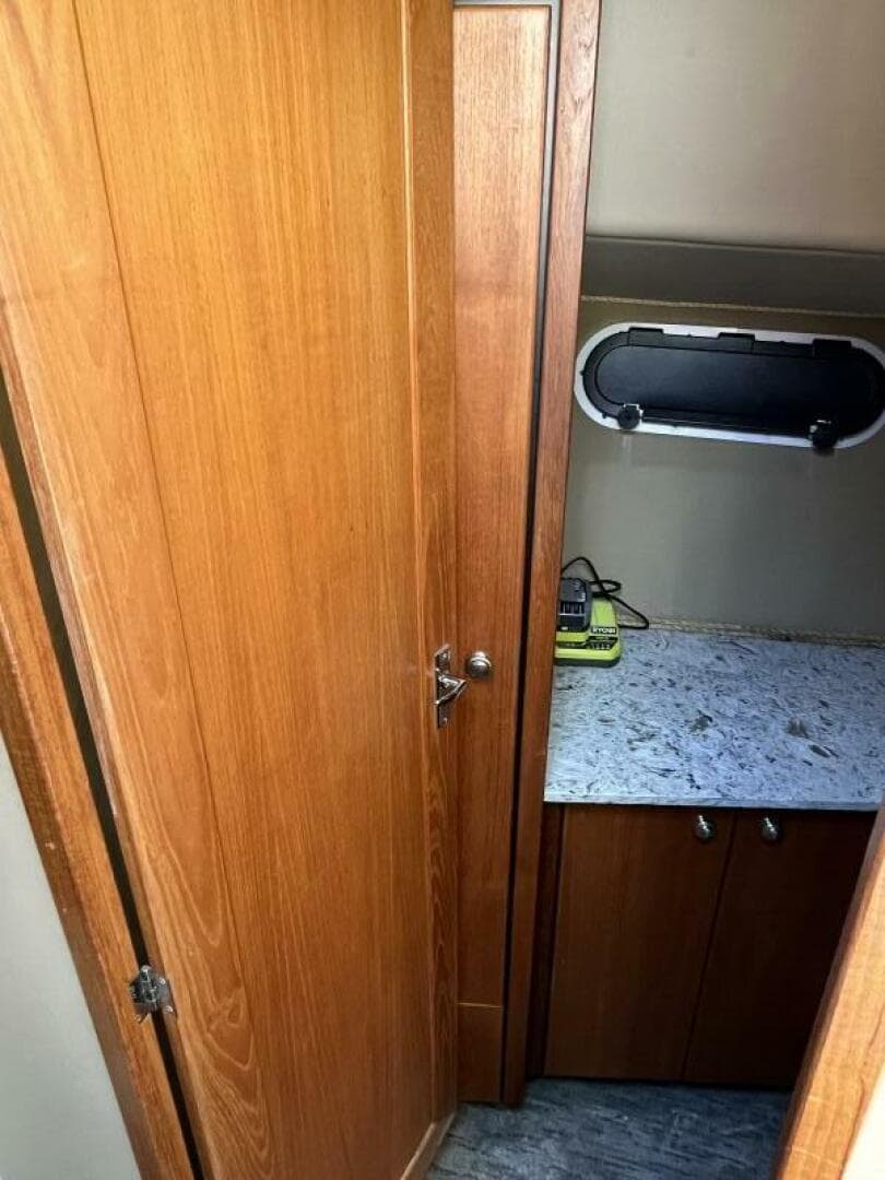 1996 Bayliner 3788 Command Bridge — photo 23