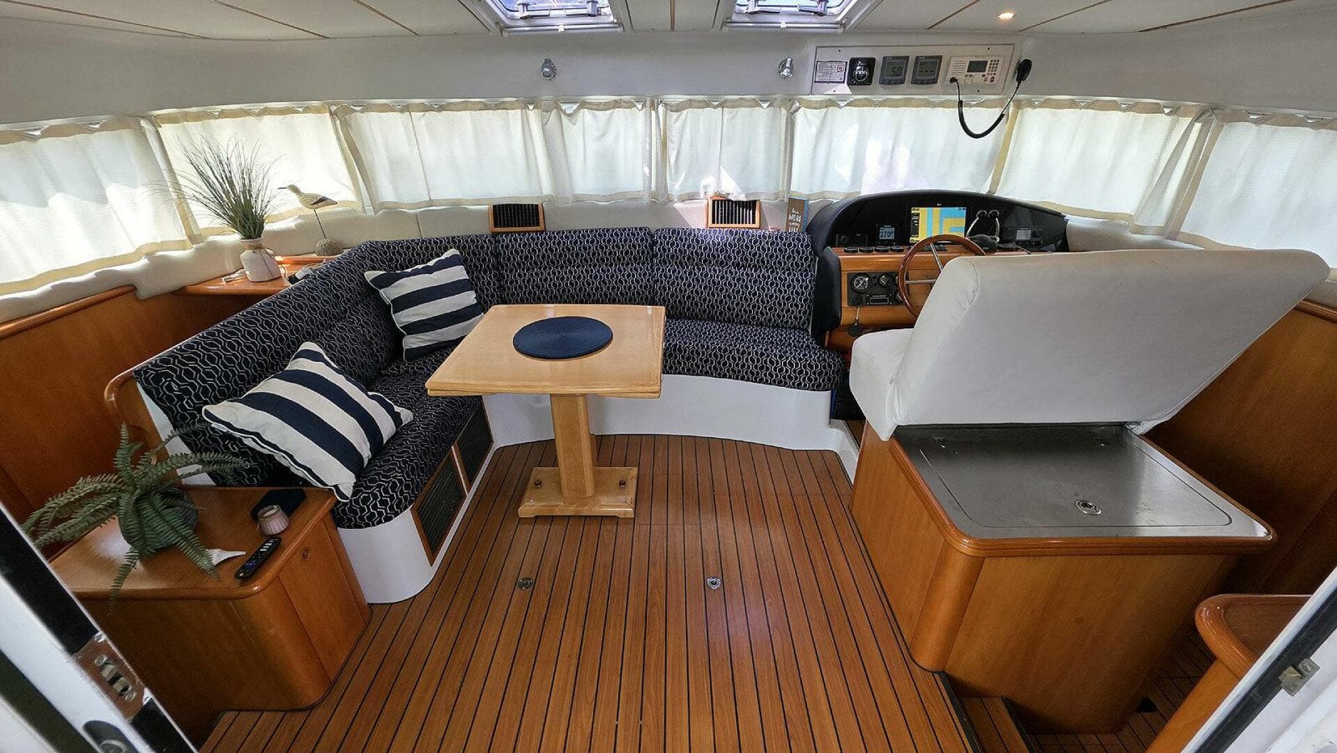 2004 Lagoon 2 Sr — photo 10