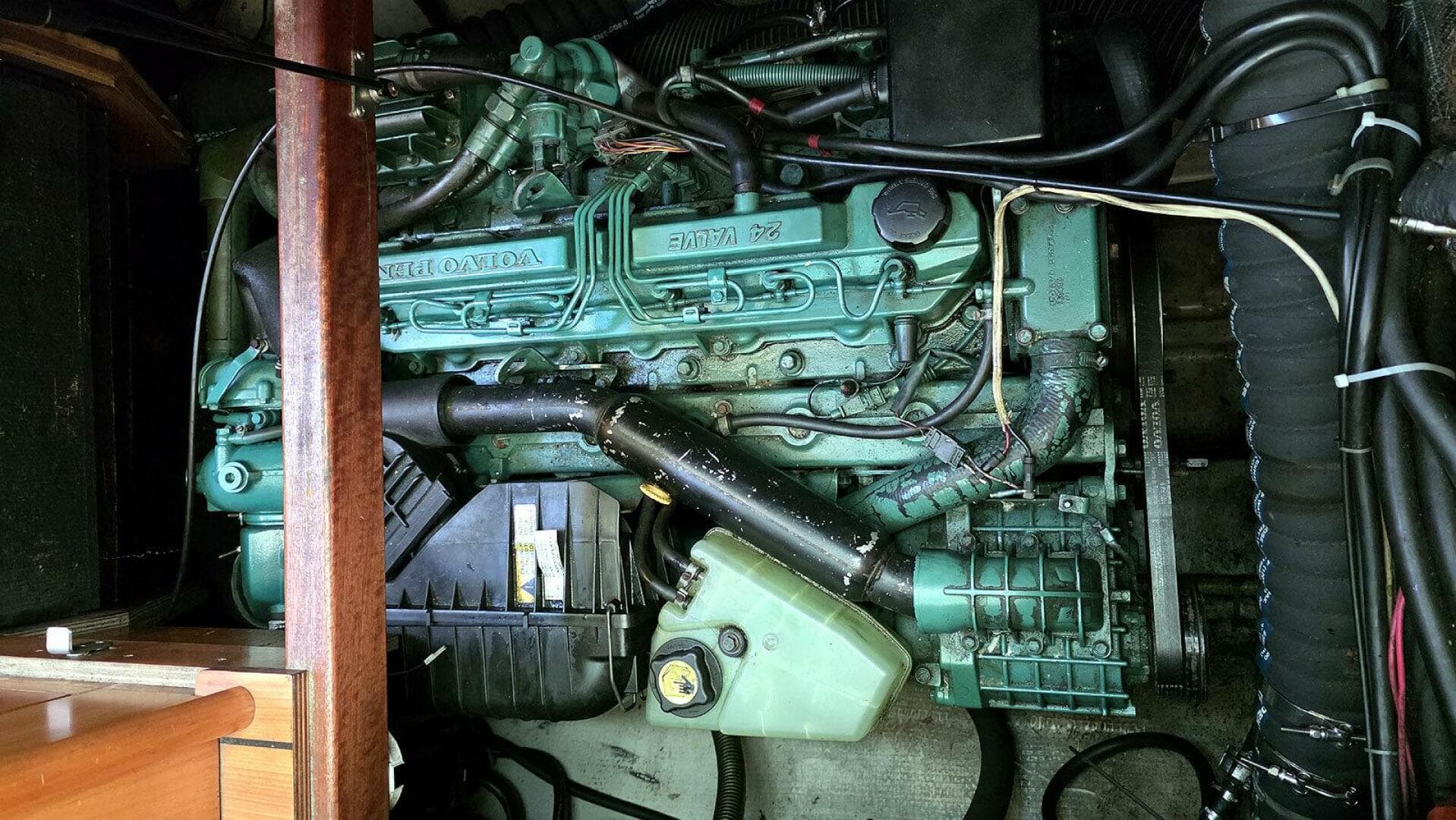 2004 Lagoon 2 Sr — photo 40