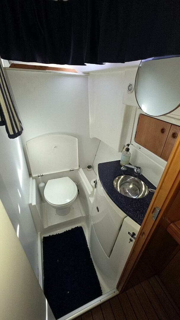 2004 Lagoon 2 Sr — photo 32