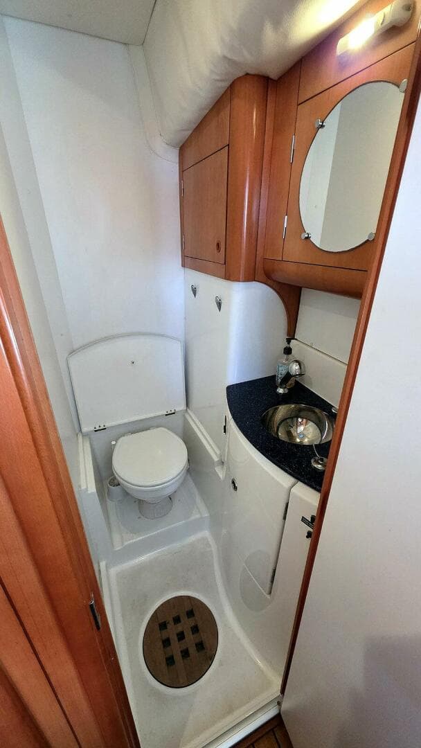 2004 Lagoon 2 Sr — photo 28