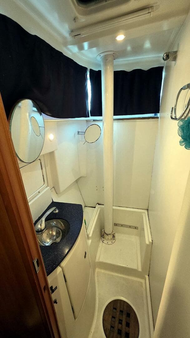 2004 Lagoon 2 Sr — photo 33