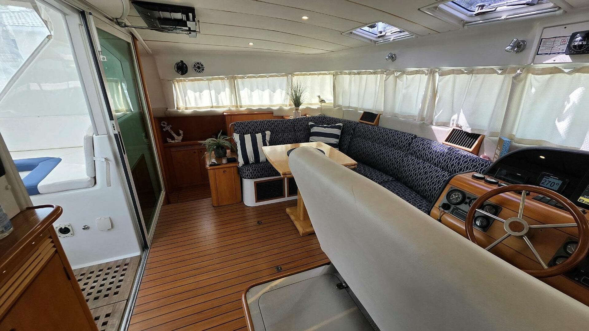 2004 Lagoon 2 Sr — photo 11