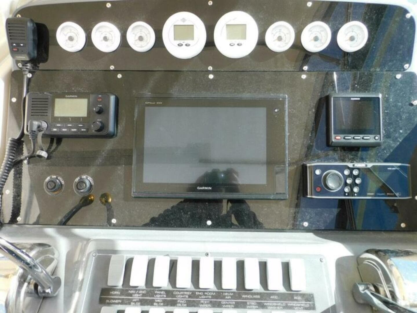 1995 Tiara Yachts 3500 Express — photo 6