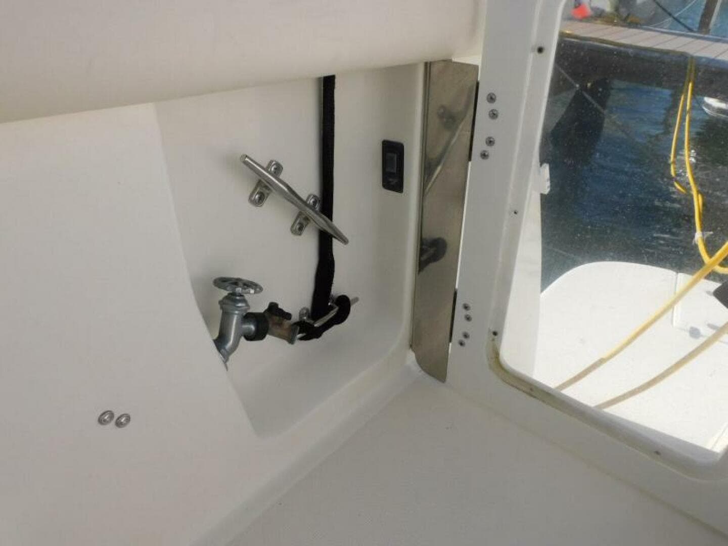 1995 Tiara Yachts 3500 Express — photo 13