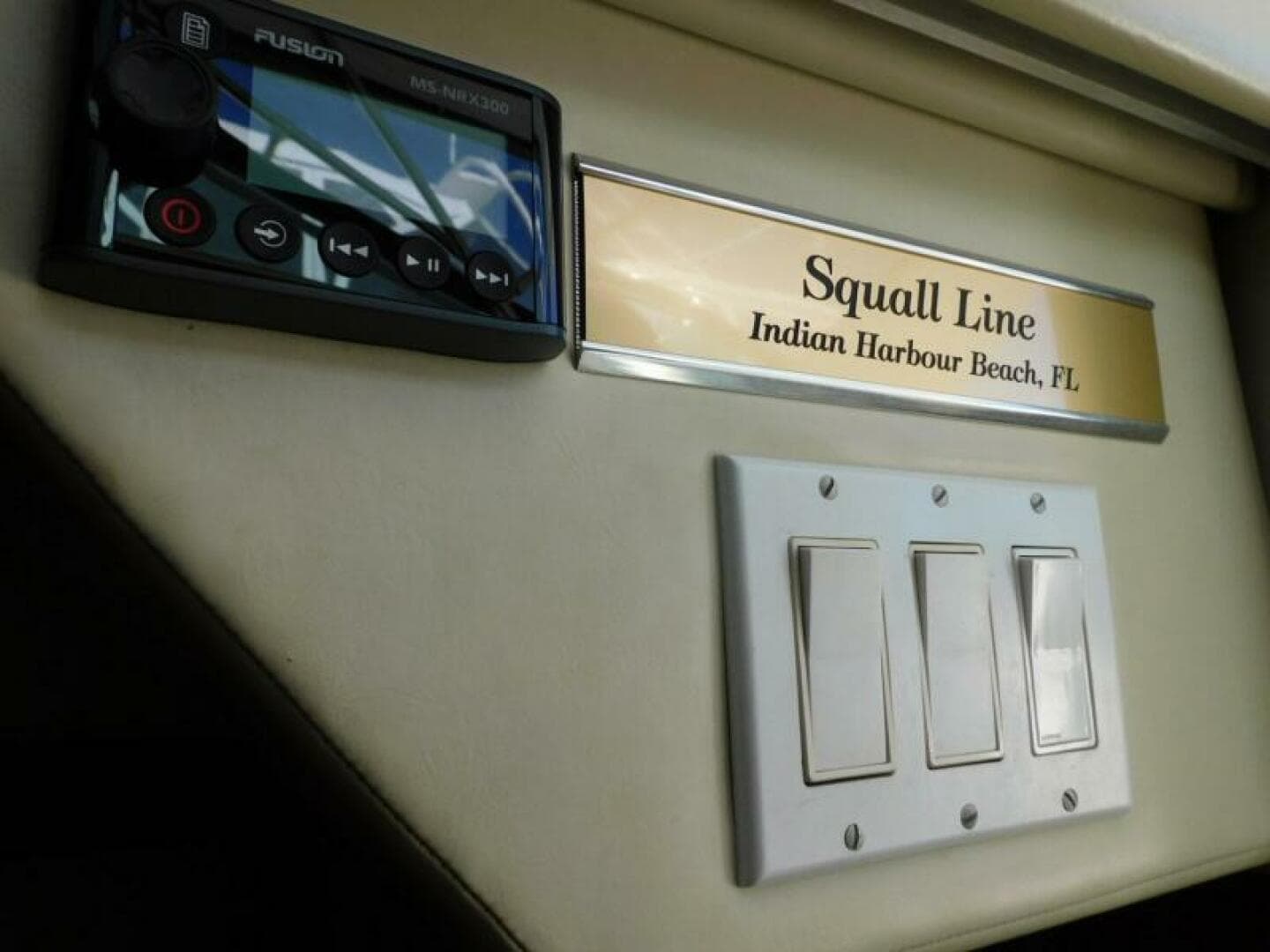 1995 Tiara Yachts 3500 Express — photo 37