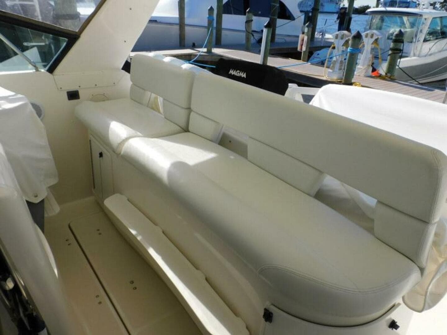 1995 Tiara Yachts 3500 Express — photo 16