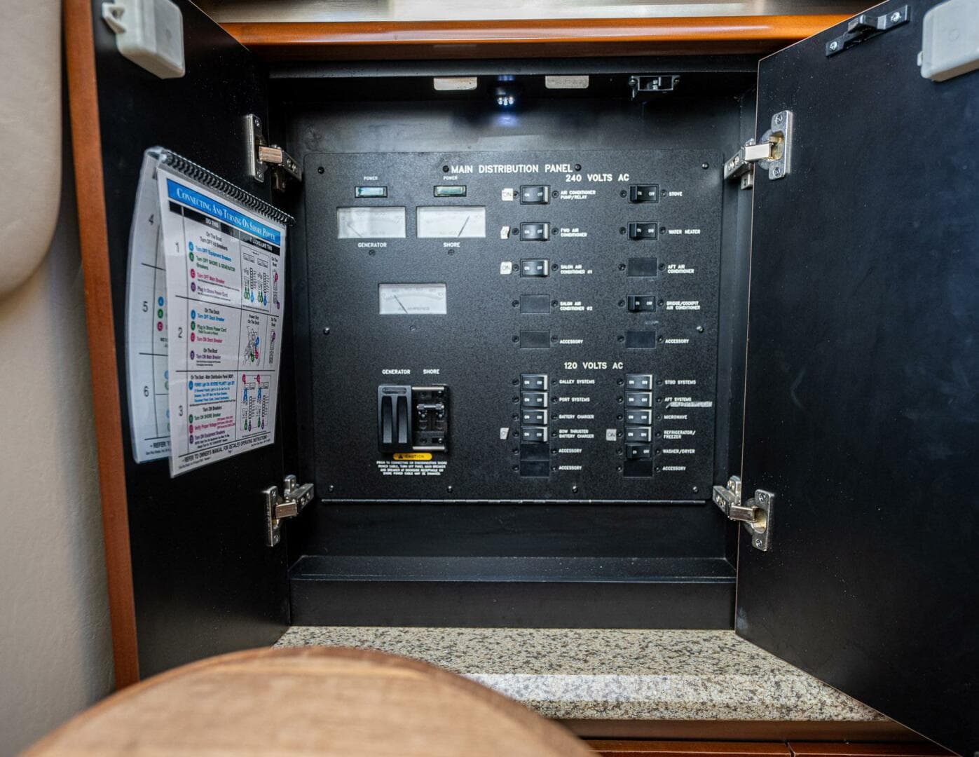 2005 Sea Ray 500 Sundancer — photo 54