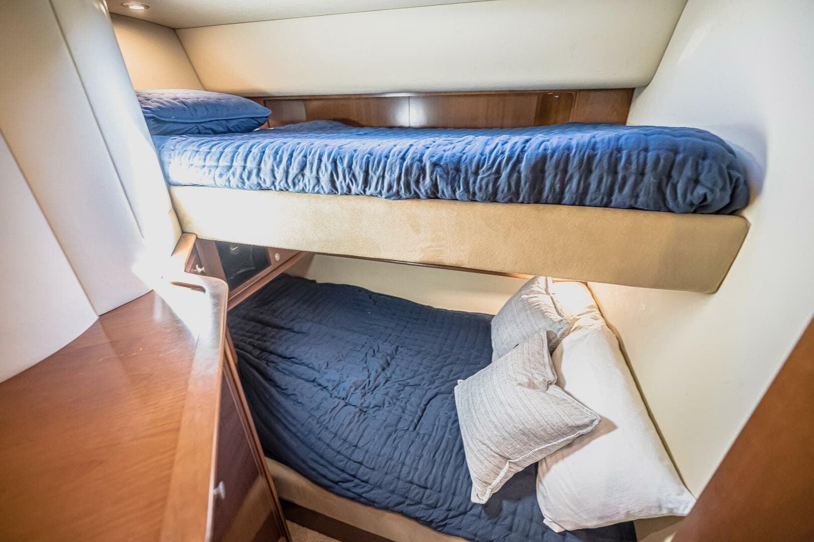 2005 Sea Ray 500 Sundancer — photo 42