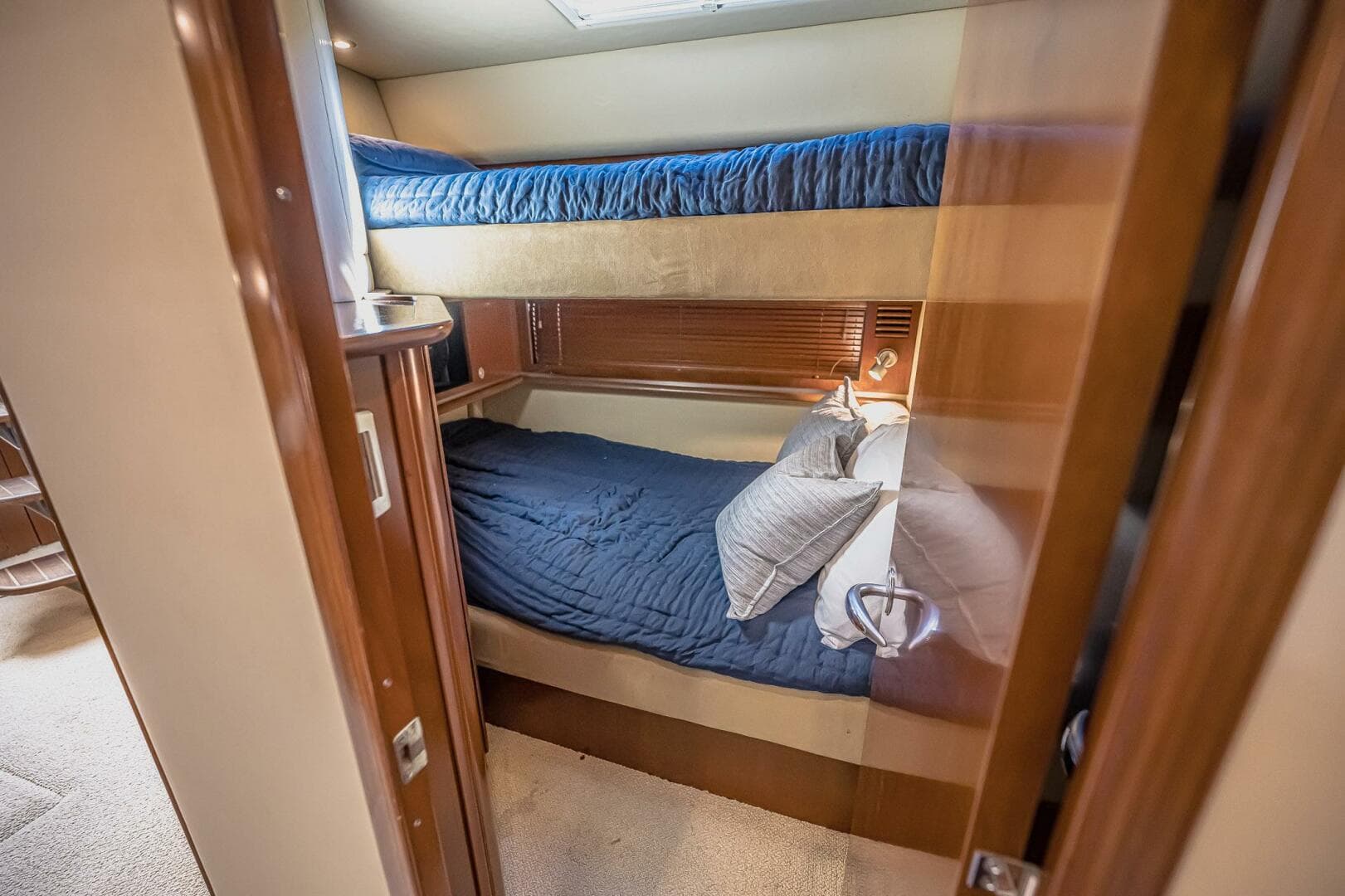 2005 Sea Ray 500 Sundancer — photo 41