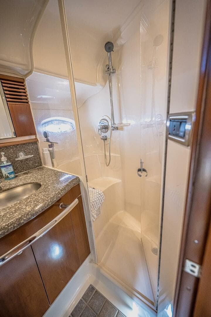 2005 Sea Ray 500 Sundancer — photo 40