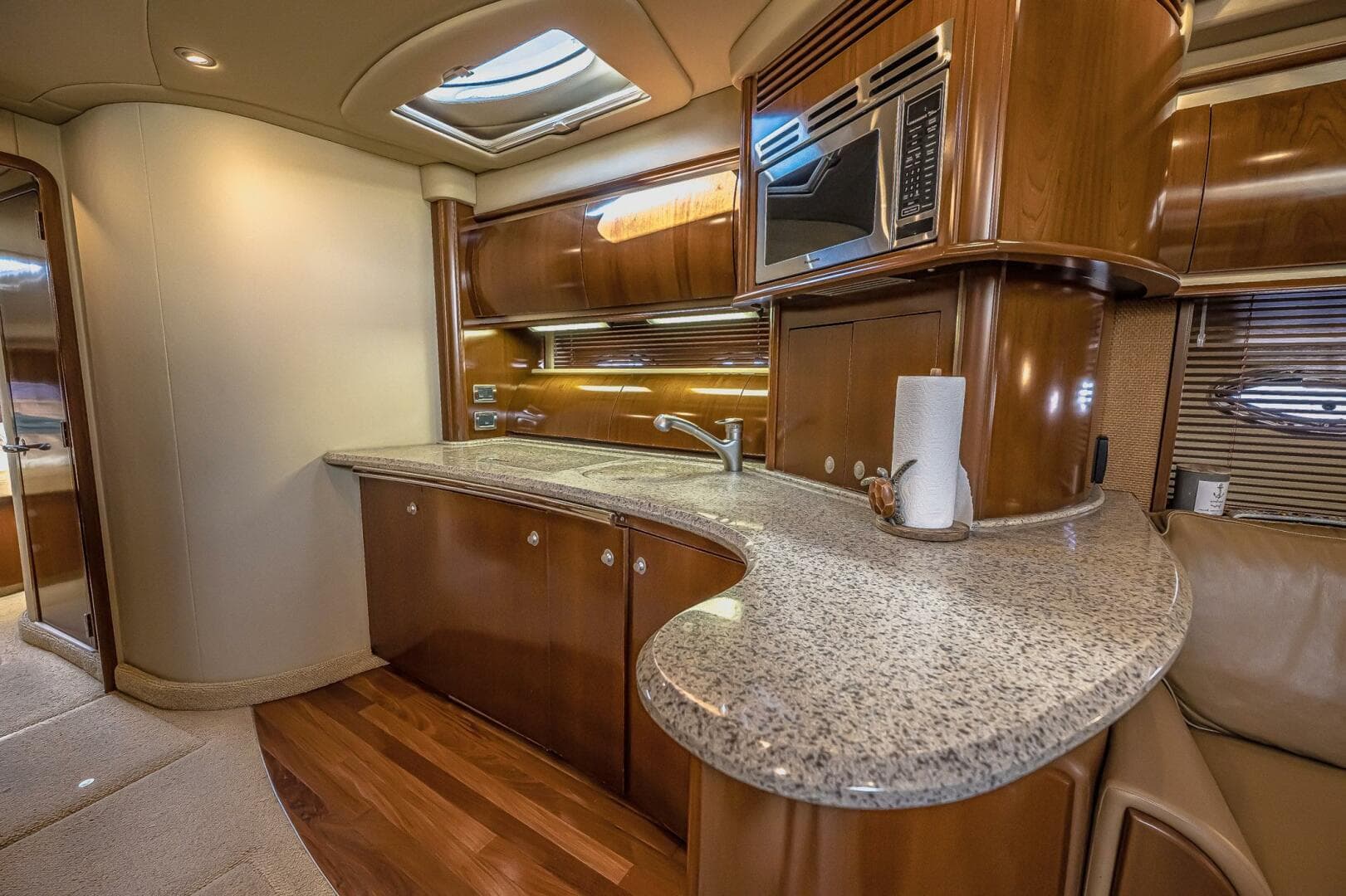 2005 Sea Ray 500 Sundancer — photo 32