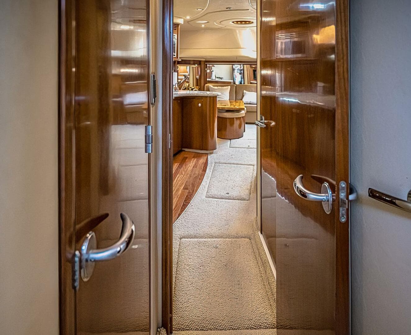 2005 Sea Ray 500 Sundancer — photo 38