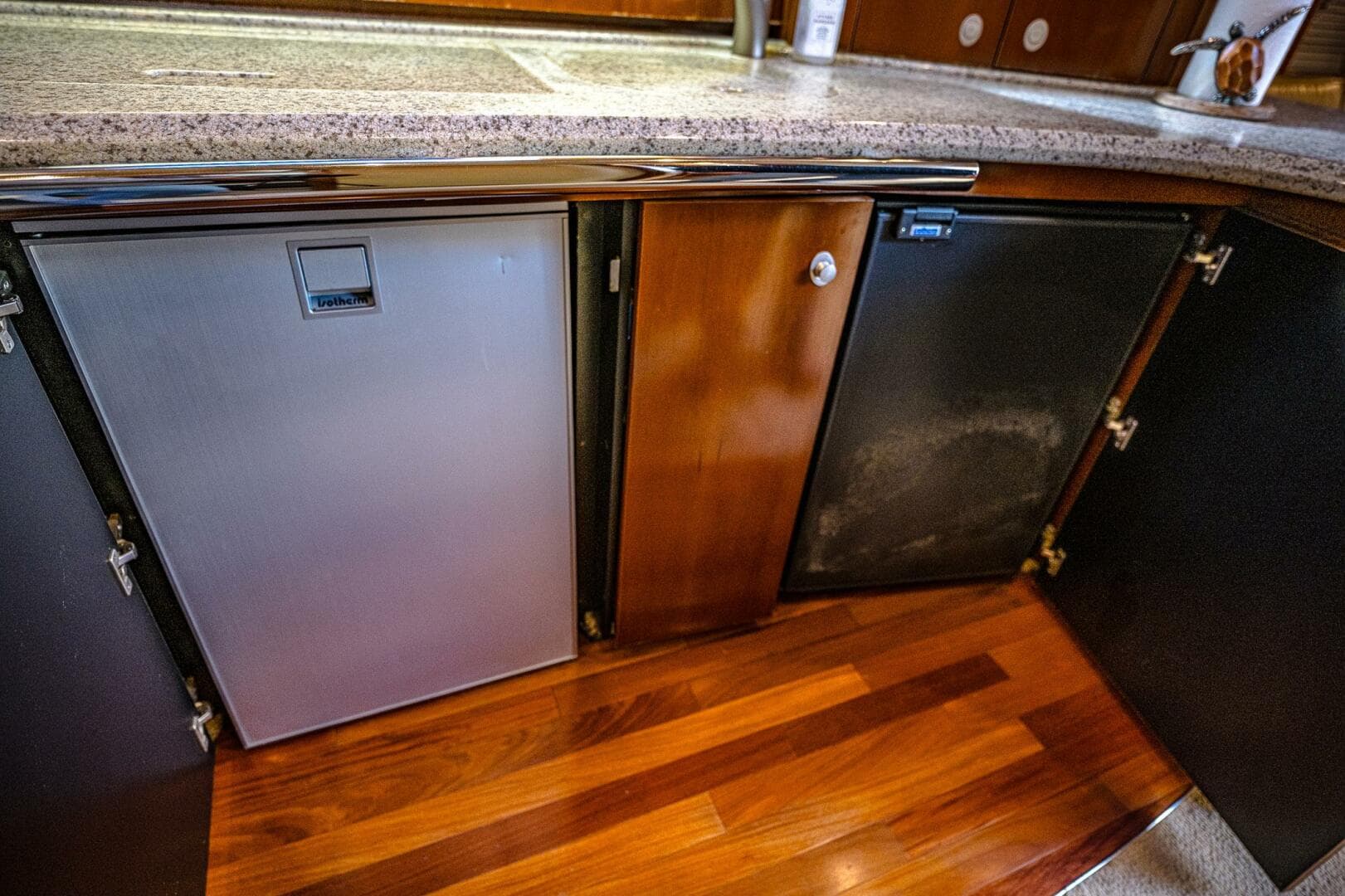 2005 Sea Ray 500 Sundancer — photo 34