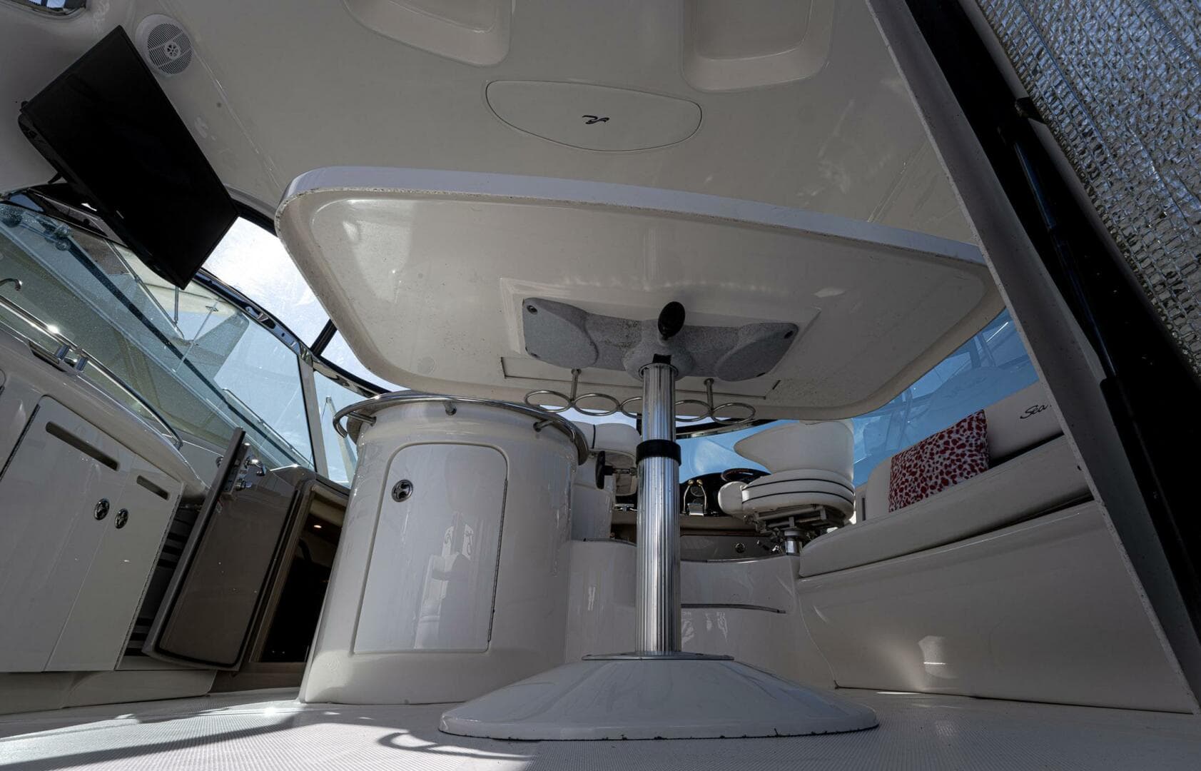 2005 Sea Ray 500 Sundancer — photo 21