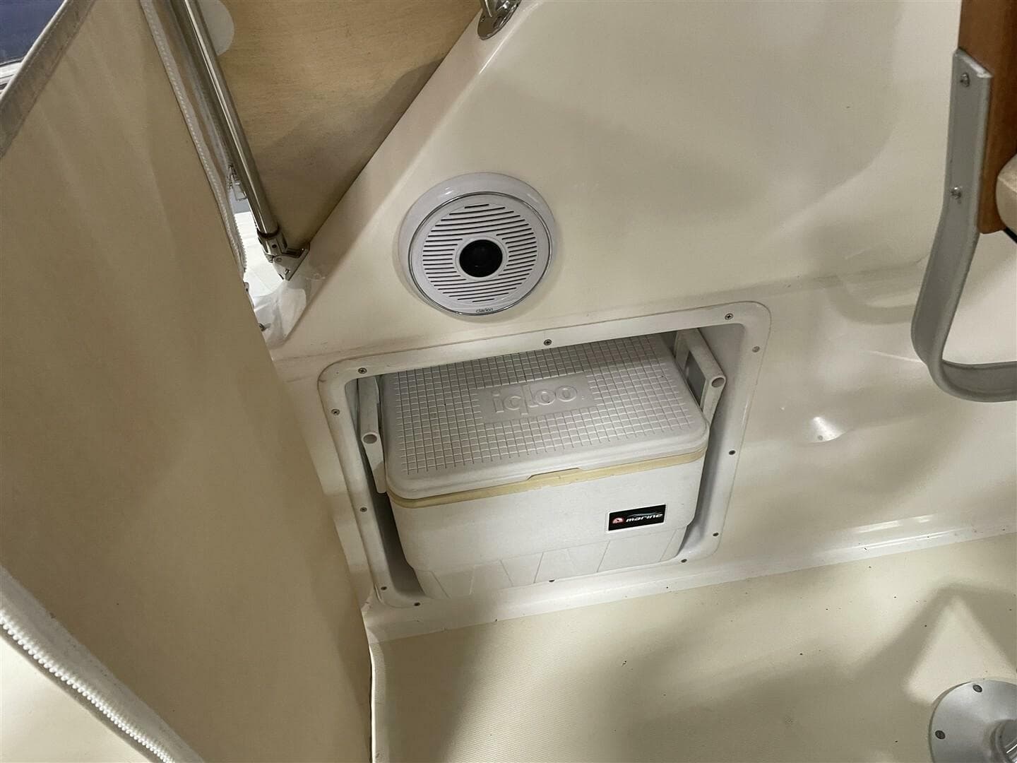 2005 Hunt Yachts Surfhunter 25 — photo 16