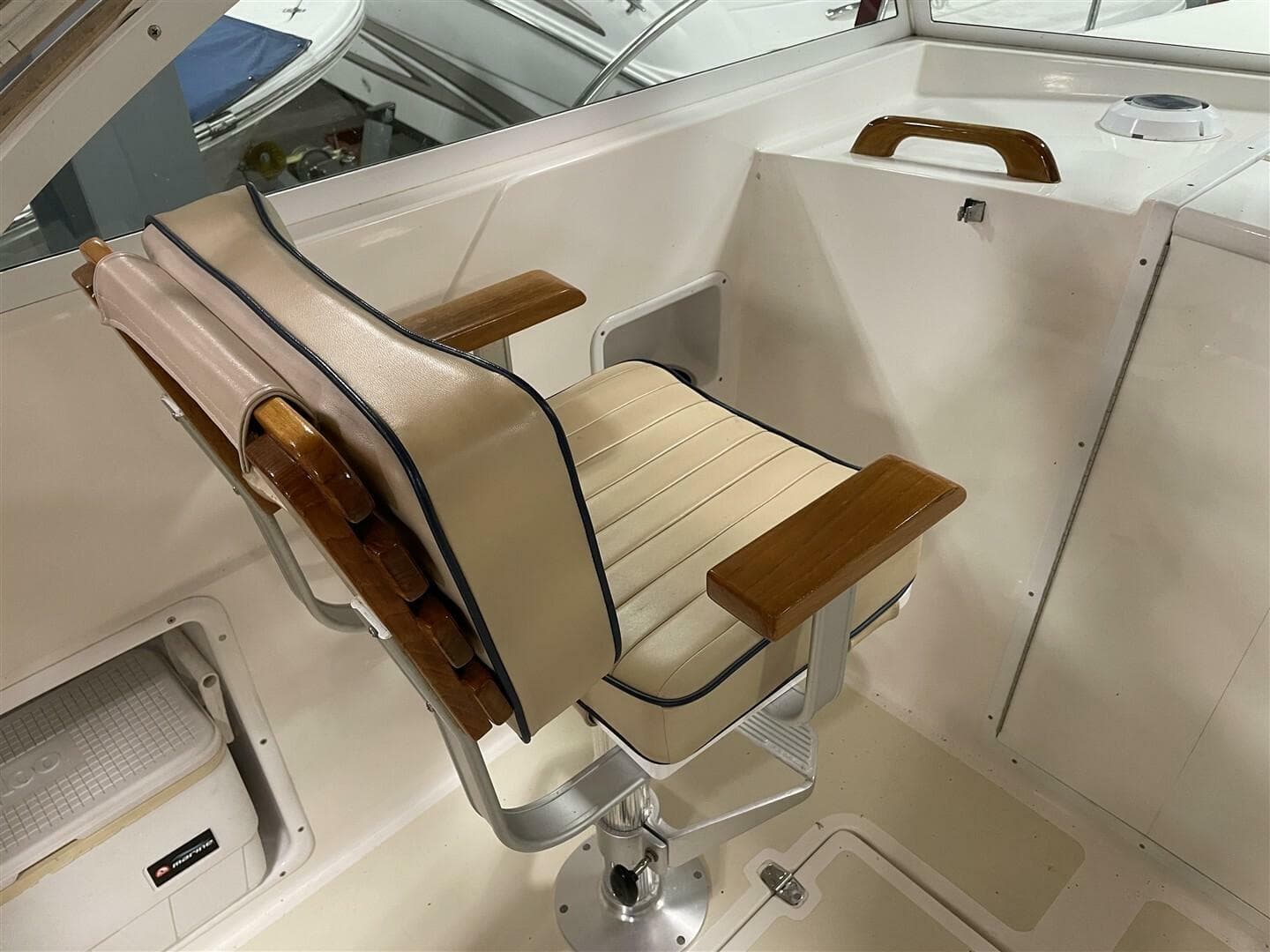 2005 Hunt Yachts Surfhunter 25 — photo 10