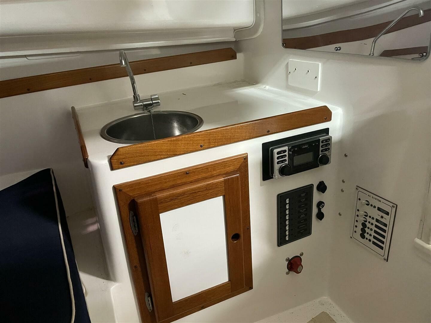 2005 Hunt Yachts Surfhunter 25 — photo 19