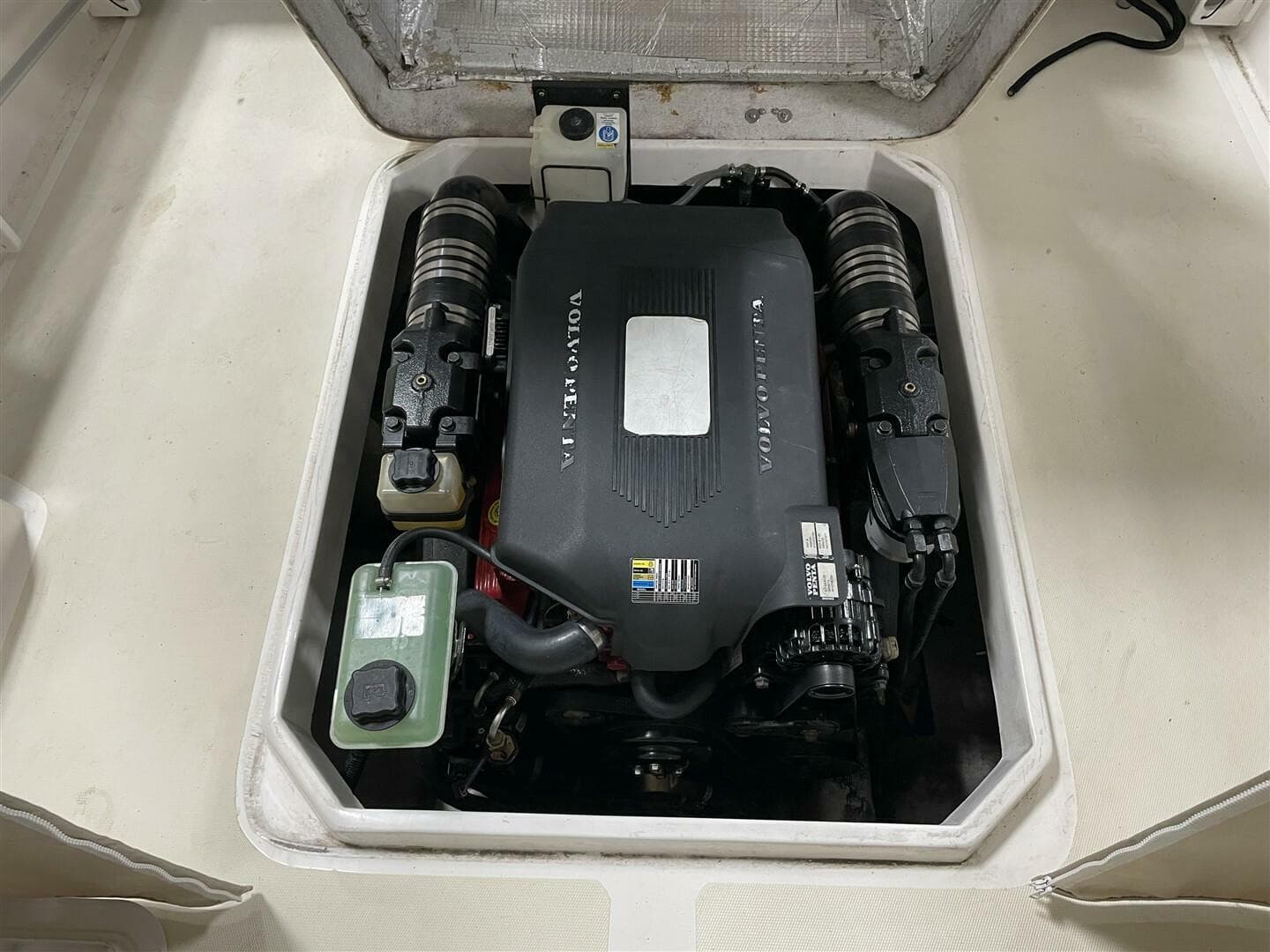 2005 Hunt Yachts Surfhunter 25 — photo 17