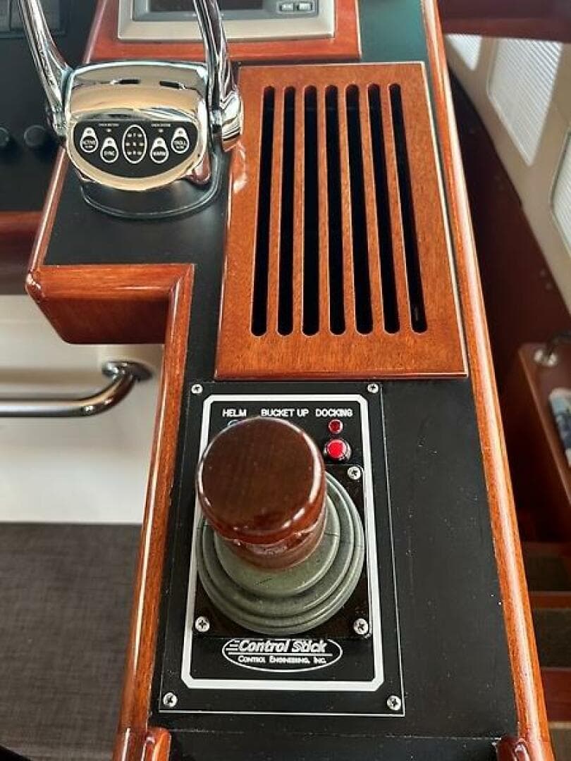 2006 Huckins 56 Linwood — photo 8