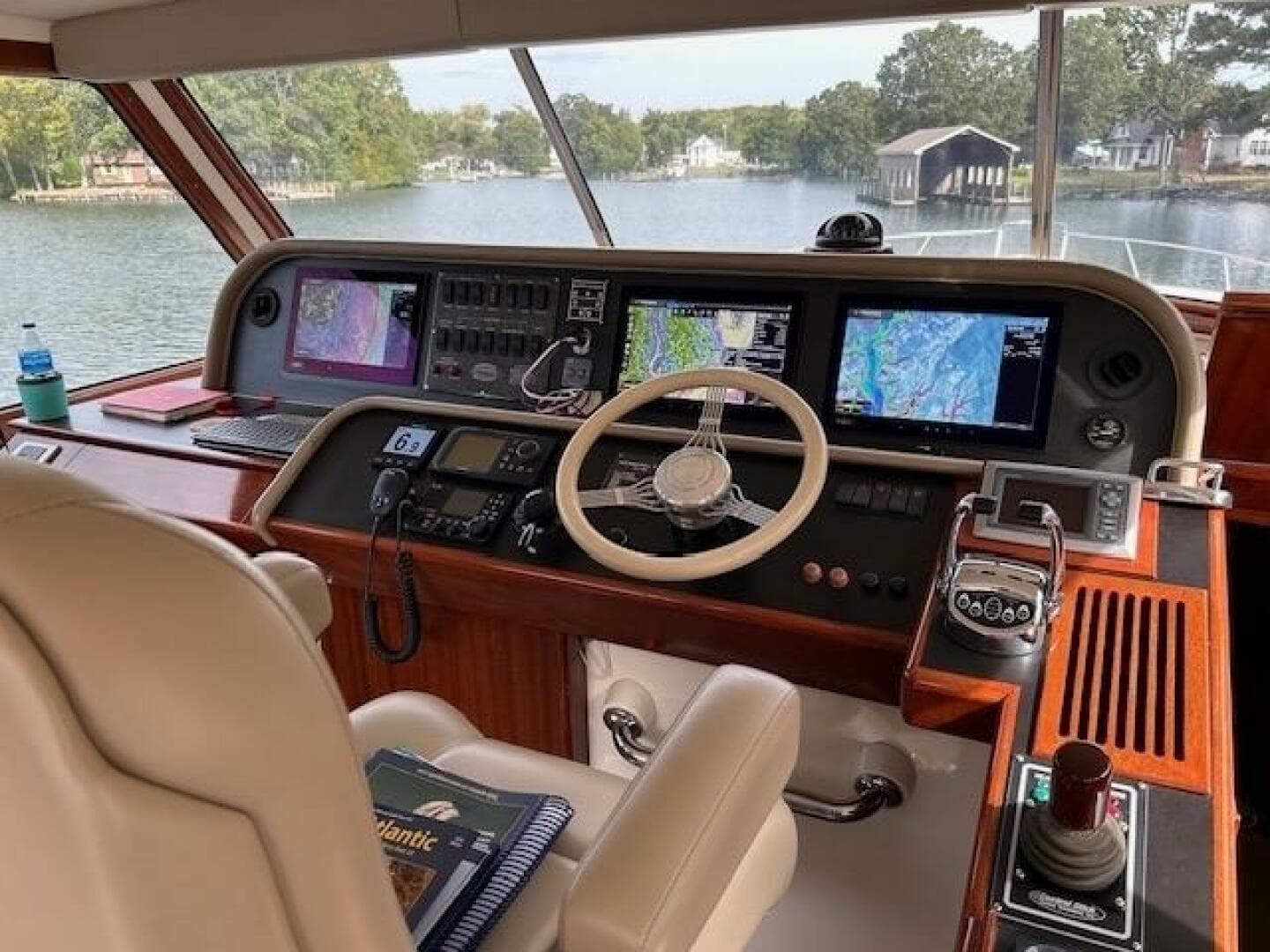 2006 Huckins 56 Linwood — photo 12