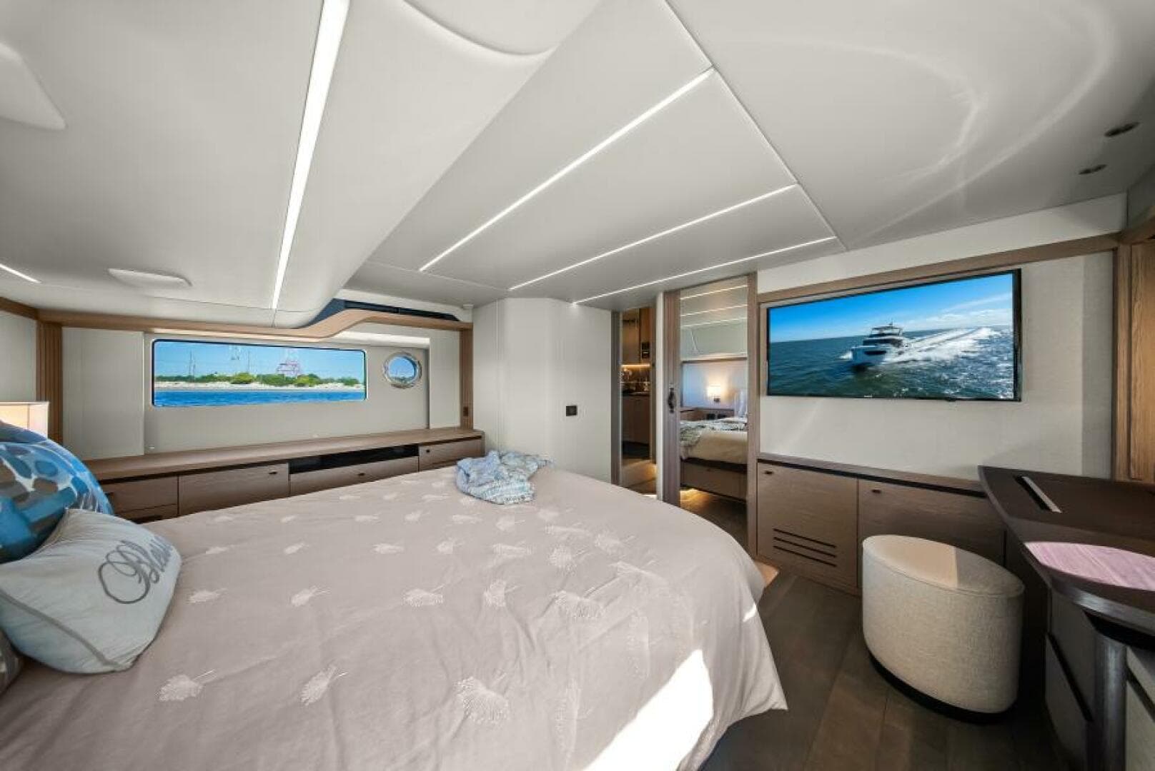 2025 Absolute 53 Navetta — photo 16