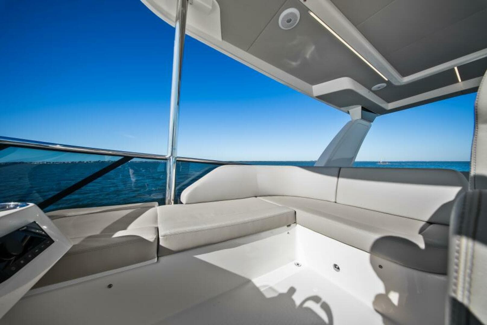 2025 Absolute 53 Navetta — photo 38