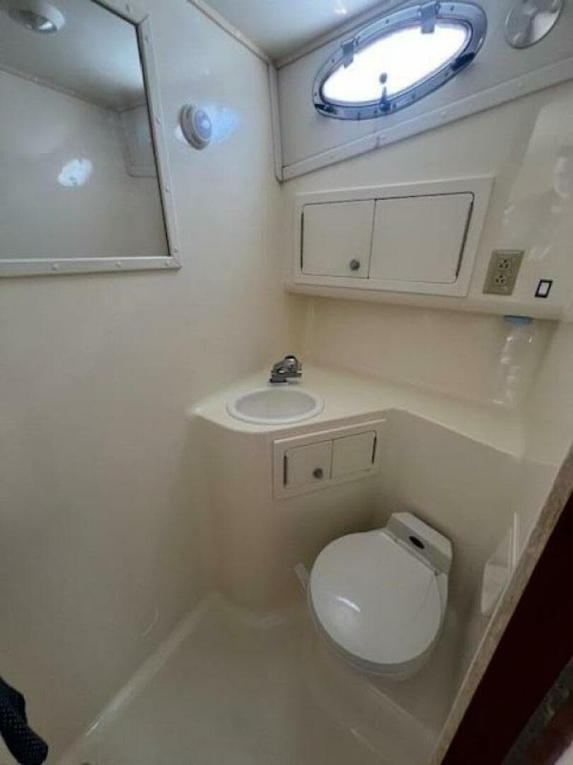 2002 Carolina Classic 35 Express — photo 20