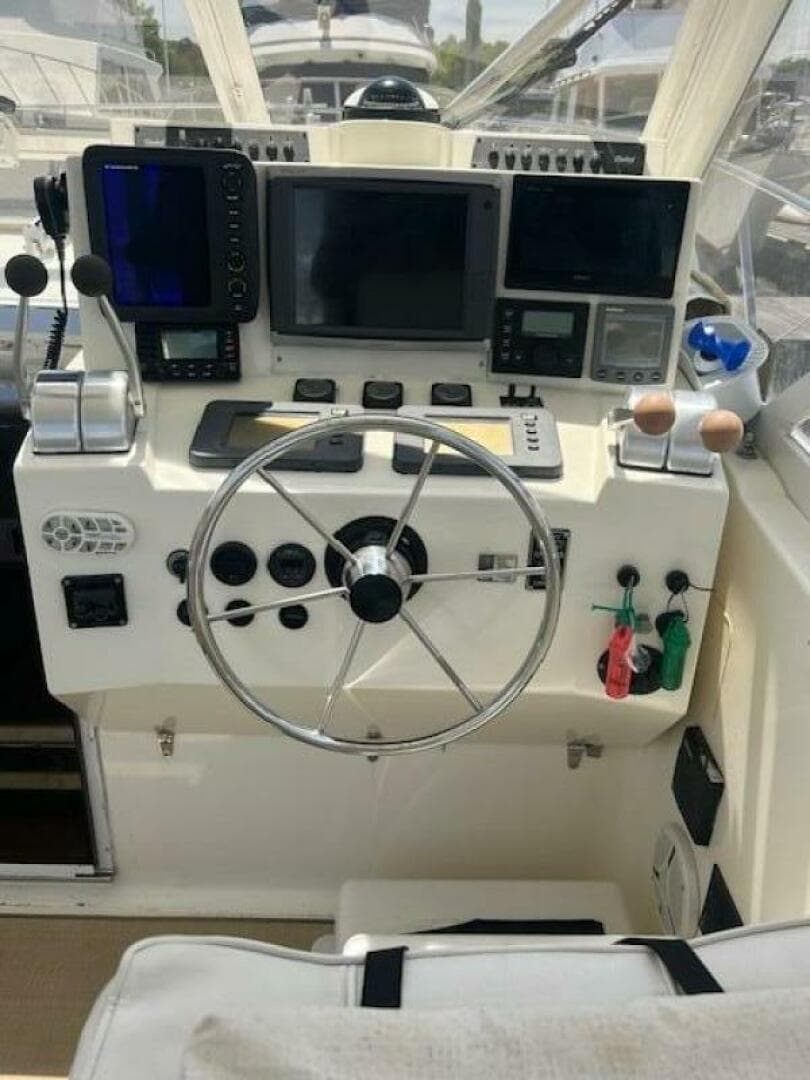 2002 Carolina Classic 35 Express — photo 14