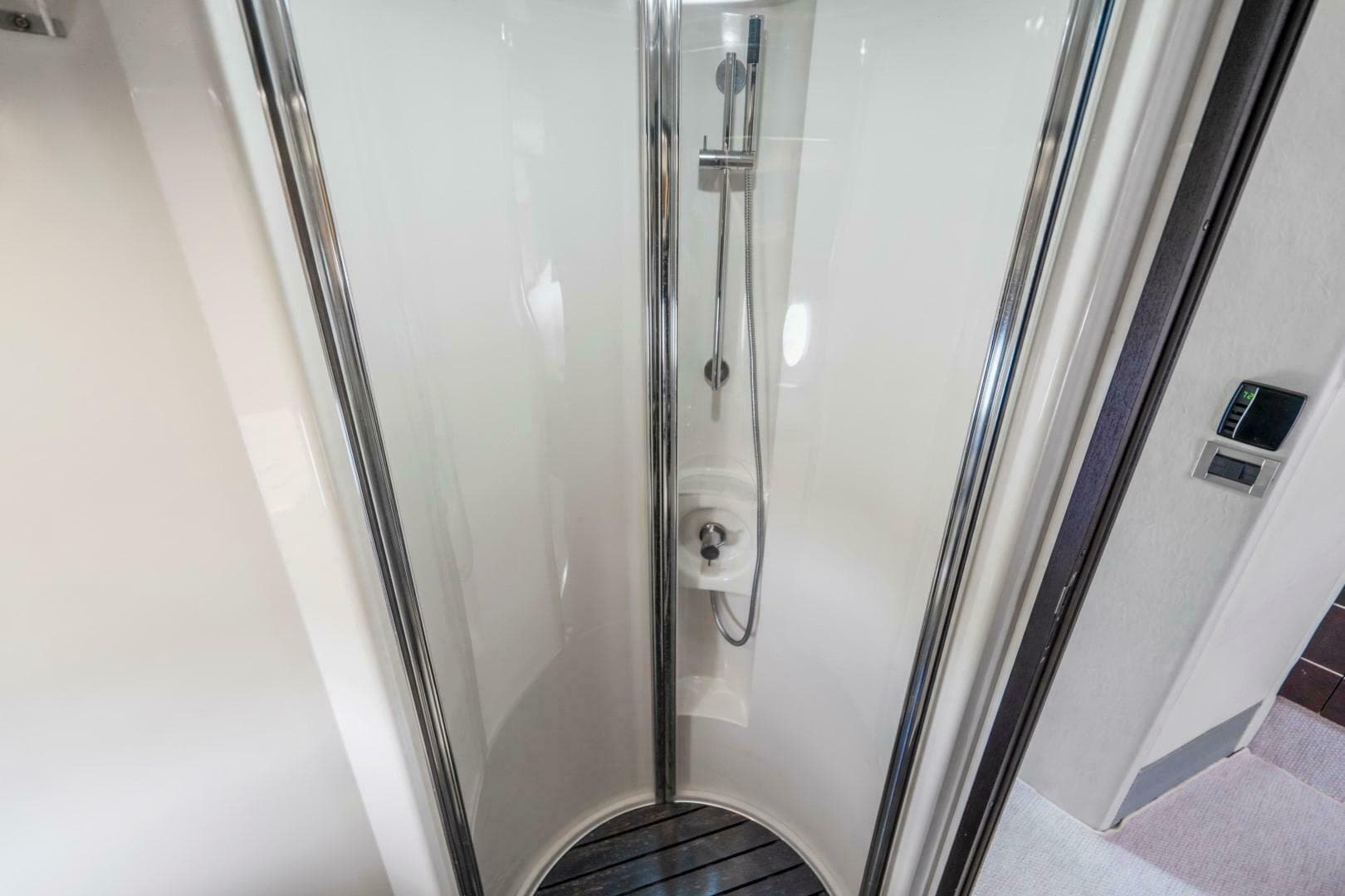 2007 Azimut 68S — photo 48