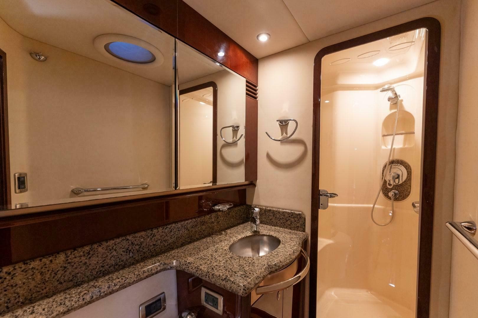 2008 Sea Ray 58 Sedan Bridge — photo 31