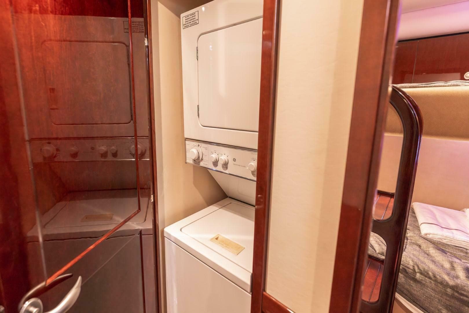 2008 Sea Ray 58 Sedan Bridge — photo 38