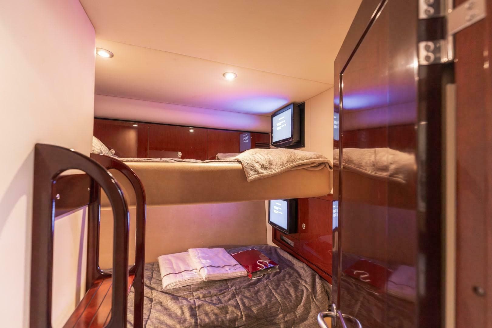 2008 Sea Ray 58 Sedan Bridge — photo 35