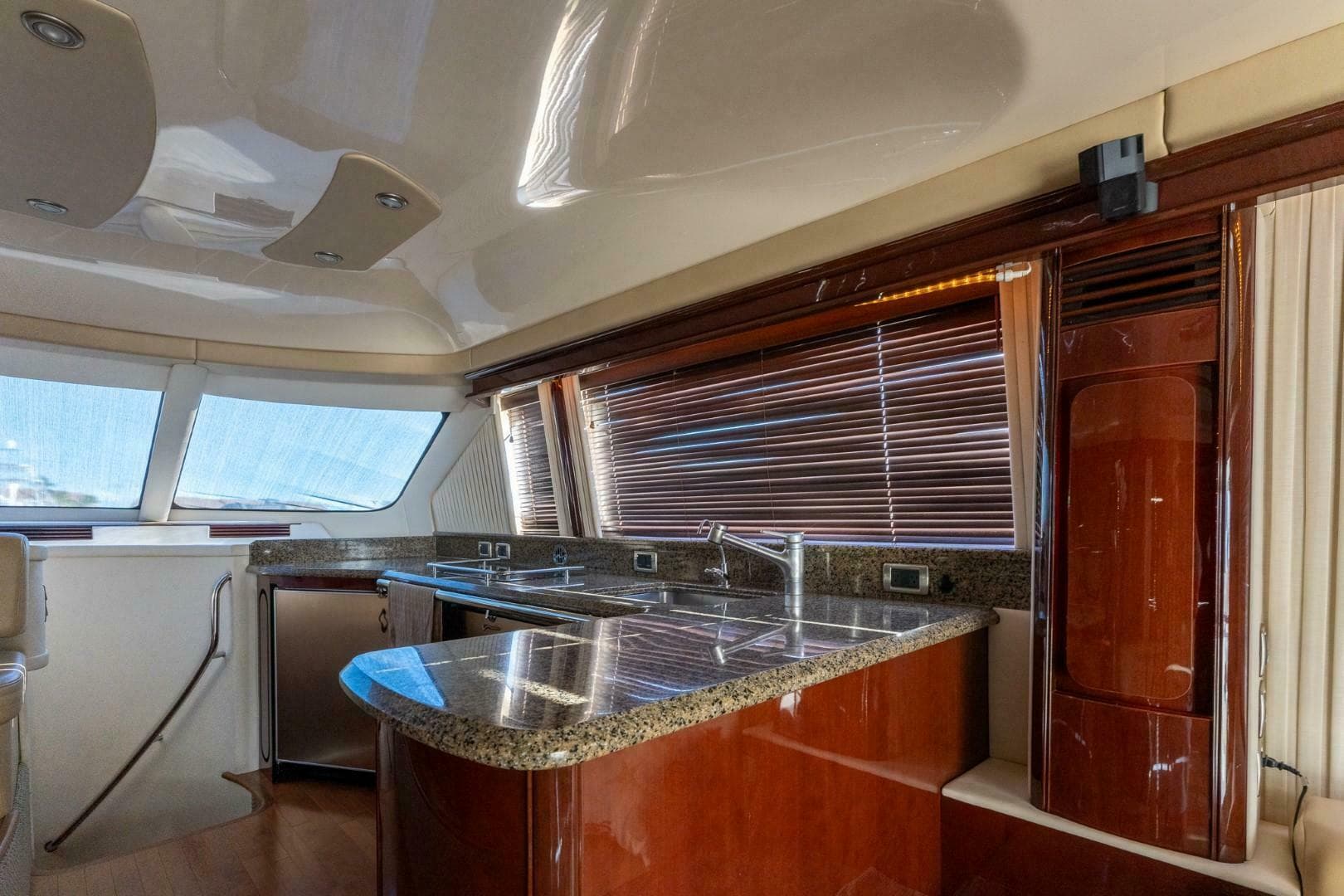 2008 Sea Ray 58 Sedan Bridge — photo 25