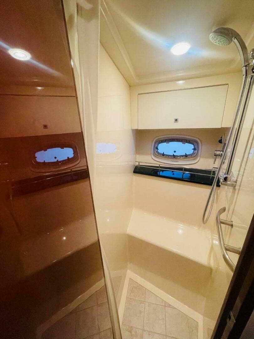 2010 Sea Ray 450 Sundancer — photo 29