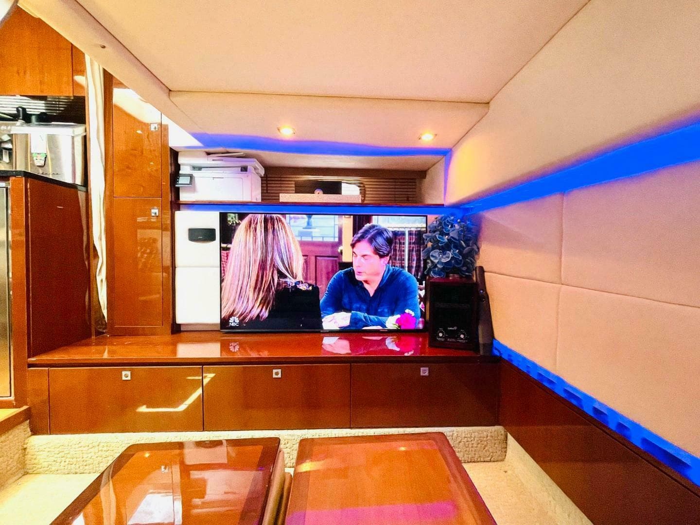 2010 Sea Ray 450 Sundancer — photo 31