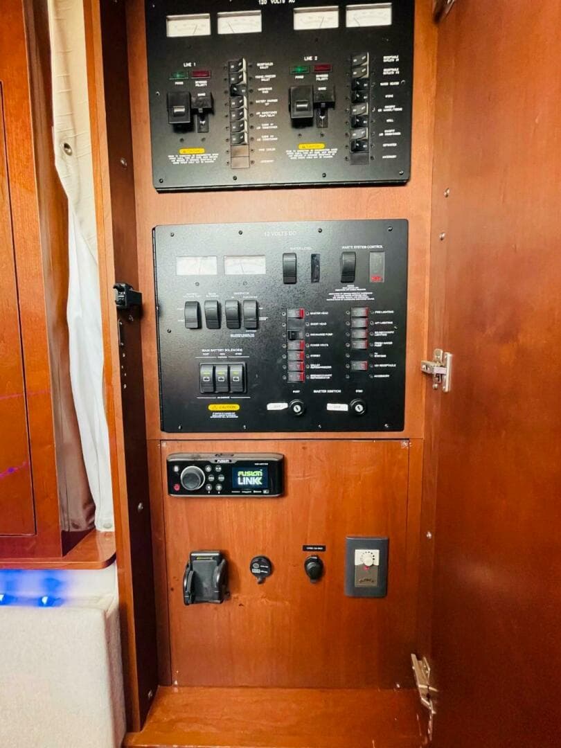 2010 Sea Ray 450 Sundancer — photo 33