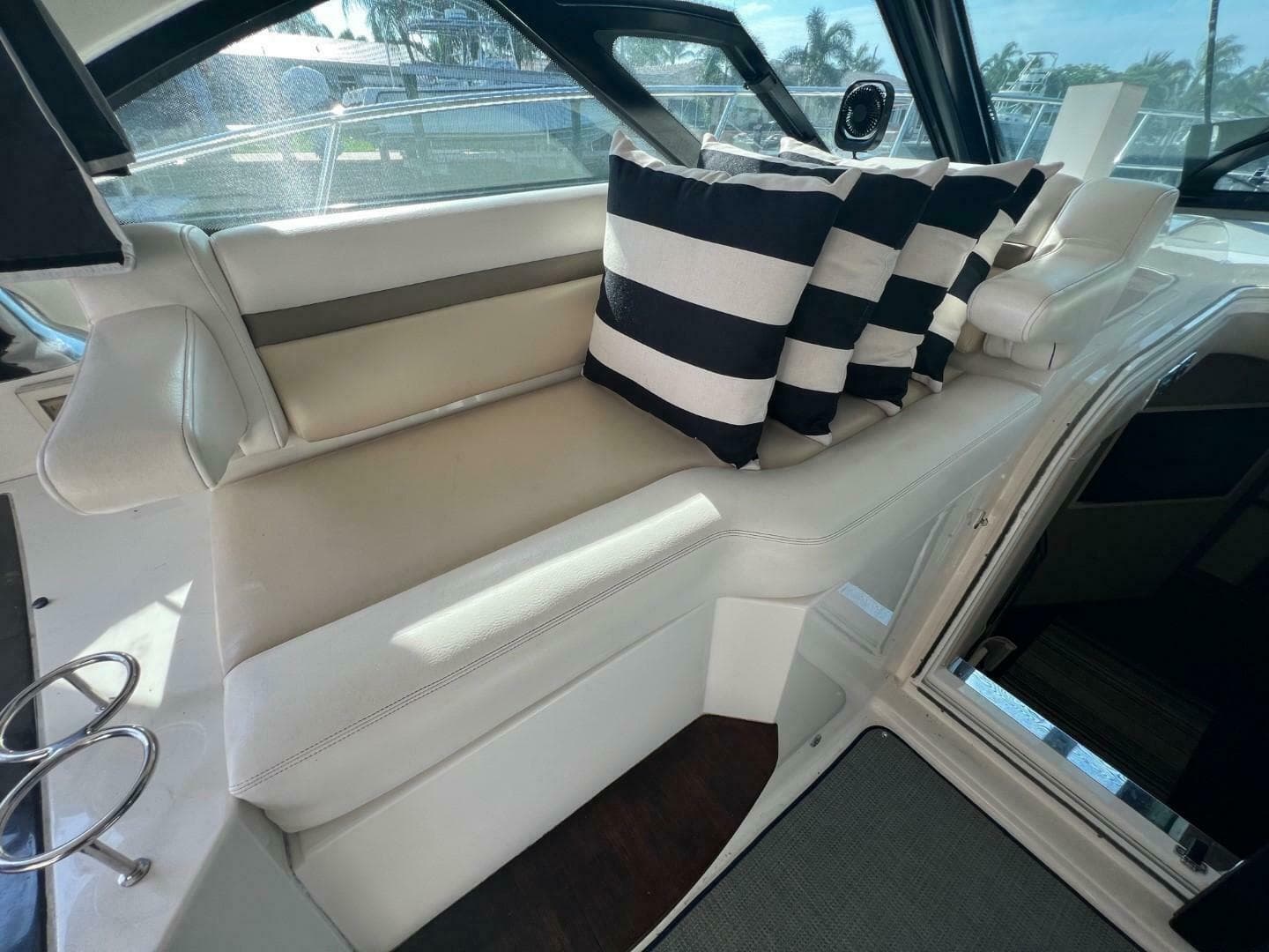 2014 Sea Ray 410 Sundancer — photo 16