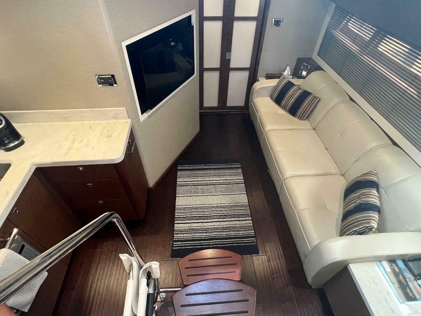 2014 Sea Ray 410 Sundancer — photo 23
