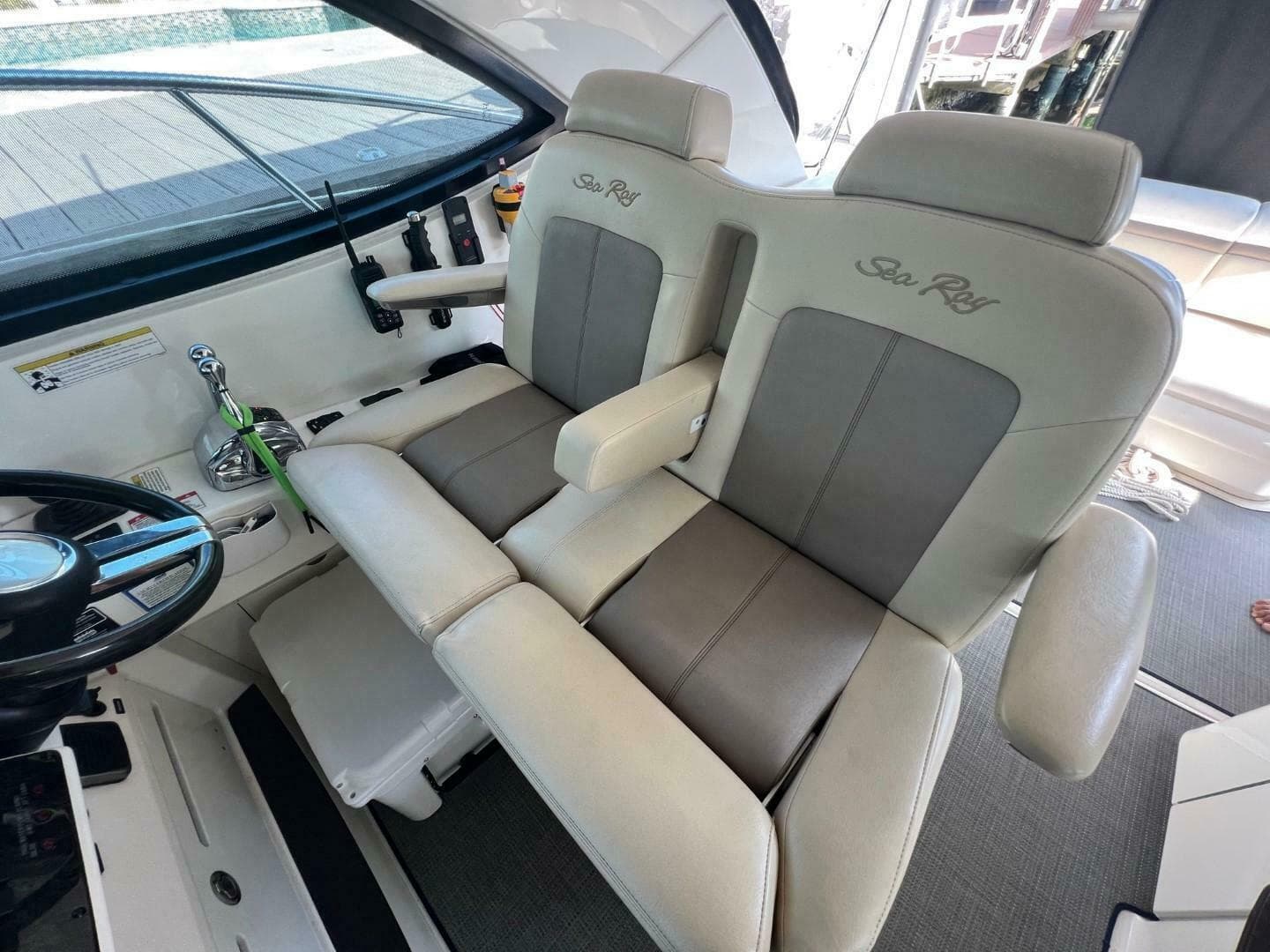 2014 Sea Ray 410 Sundancer — photo 17