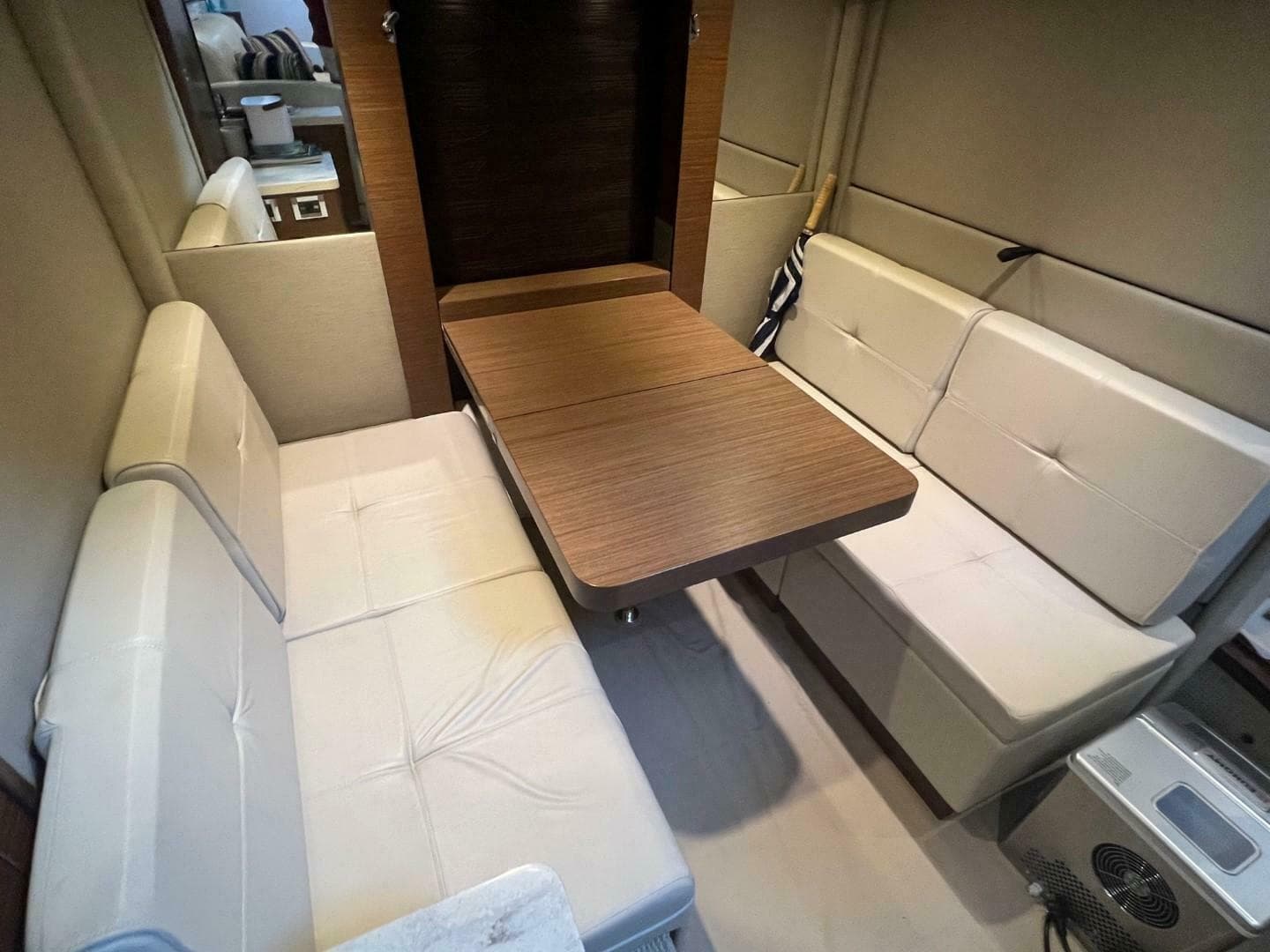 2014 Sea Ray 410 Sundancer — photo 34