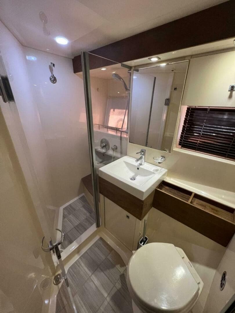 2014 Sea Ray 410 Sundancer — photo 33