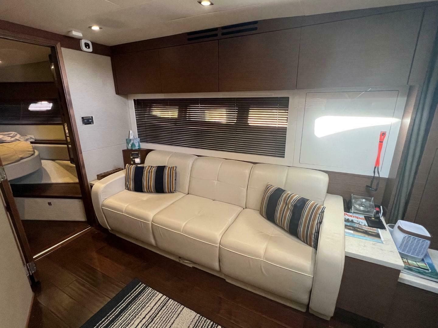 2014 Sea Ray 410 Sundancer — photo 24
