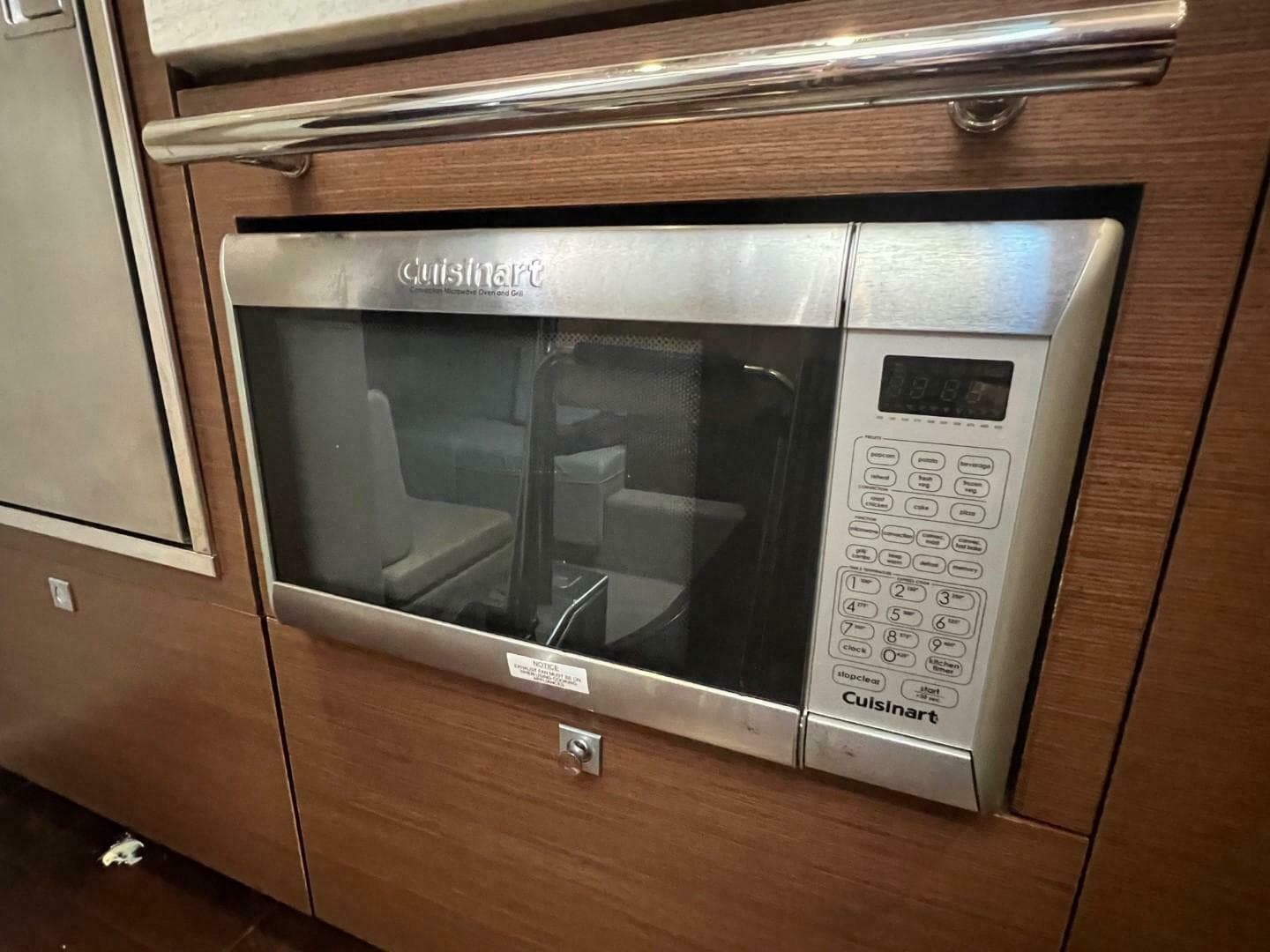 2014 Sea Ray 410 Sundancer — photo 27