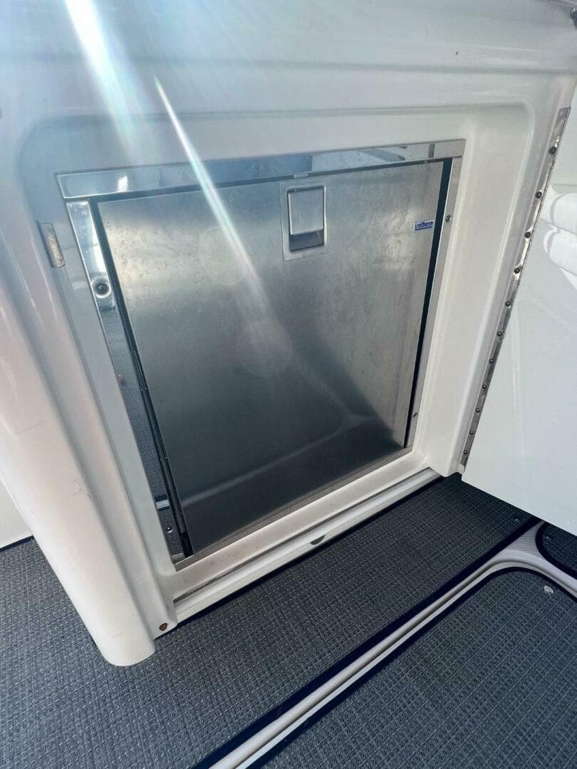 2014 Sea Ray 410 Sundancer — photo 13